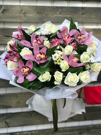 Букет цветов из: Розы и Хризантемы в Новоминской