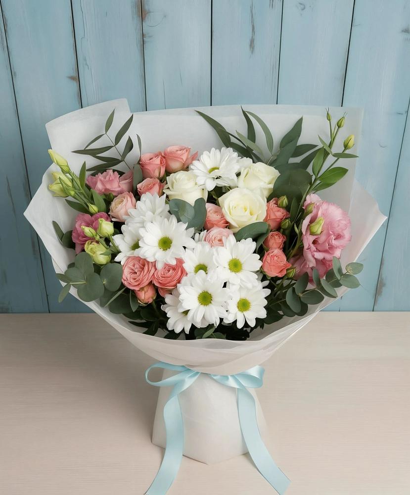 Букет цветов из: Розы, Лизиантусы и Хризантемы в Новоминской