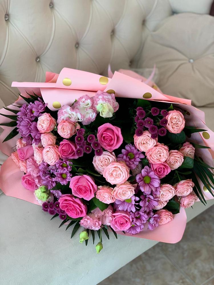 Букет цветов из: Хризантемы, Розы и Лизиантусы в Новоминской