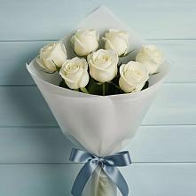 Букет 7 Белых роз Эдлесс Лав в Новоминской