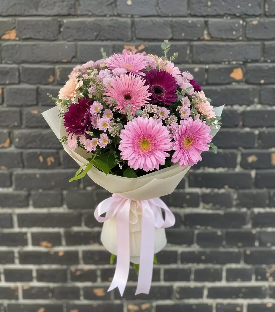 Букет цветов из: Герберы и Хризантемы в Новоминской