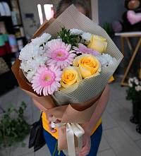 Букет цветов из:  Герберы, Розы и Хризантемы в Новоминской