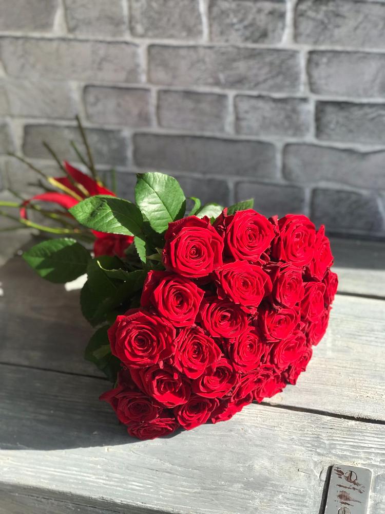 Букет Красные розы Фридом в Новоминской