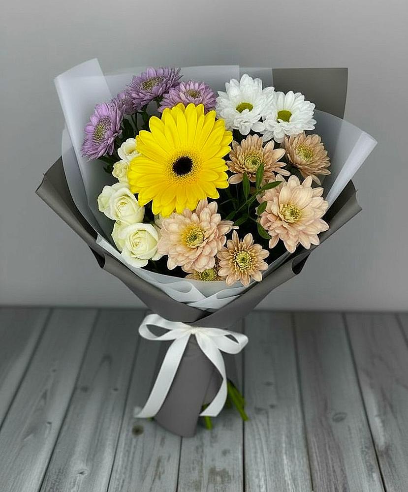 Букет цветов из: Розы, Герберы и Хризантемы в Новоминской