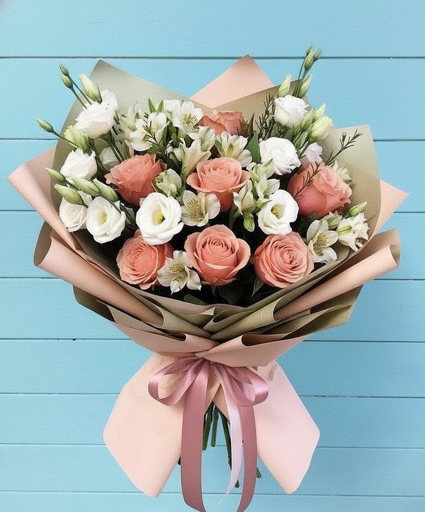 Букет цветов из: Розы, Альстромерии и Лизиантусы в Новоминской
