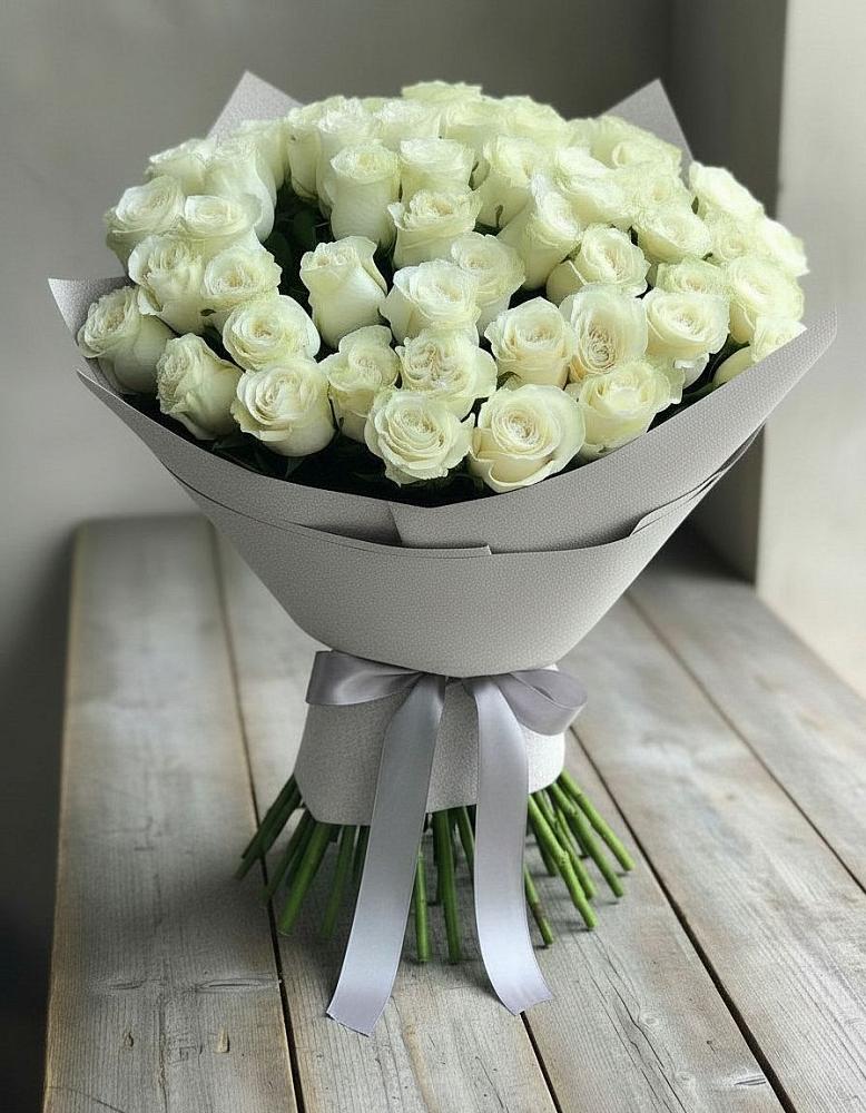 Букет 35 Белых роз в Новоминской