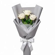 Букет 3 белые розы в Новоминской
