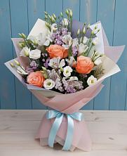 Букет цветов из:  Лизиантусы, Розы, Альстромерии и Гипсофила в Новоминской