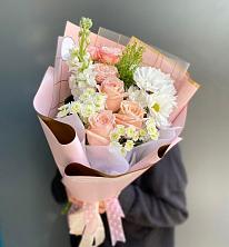 Букет цветов из:  Хризантемы и Розы в Новоминской