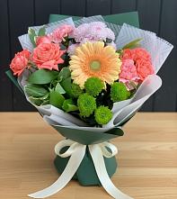 Букет цветов из:  Гвоздики, Розы, Герберы и Хризантемы в Новоминской