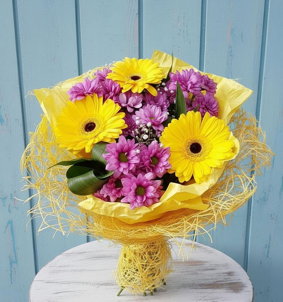 Букет цветов из: Хризантемы и Герберы в Новоминской