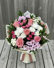 Букет цветов из:  Альстромерии, Гвоздики, Розы и Хризантемы в Новоминской