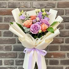 Букет цветов из:  Лизиантусы и Розы в Новоминской