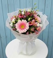 Букет цветов из:  Герберы, Альстромерии и Лизиантусы #REPLACE_PRED# Новоминской