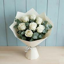 Букет Белые розы в Эвкалипте в Новоминской