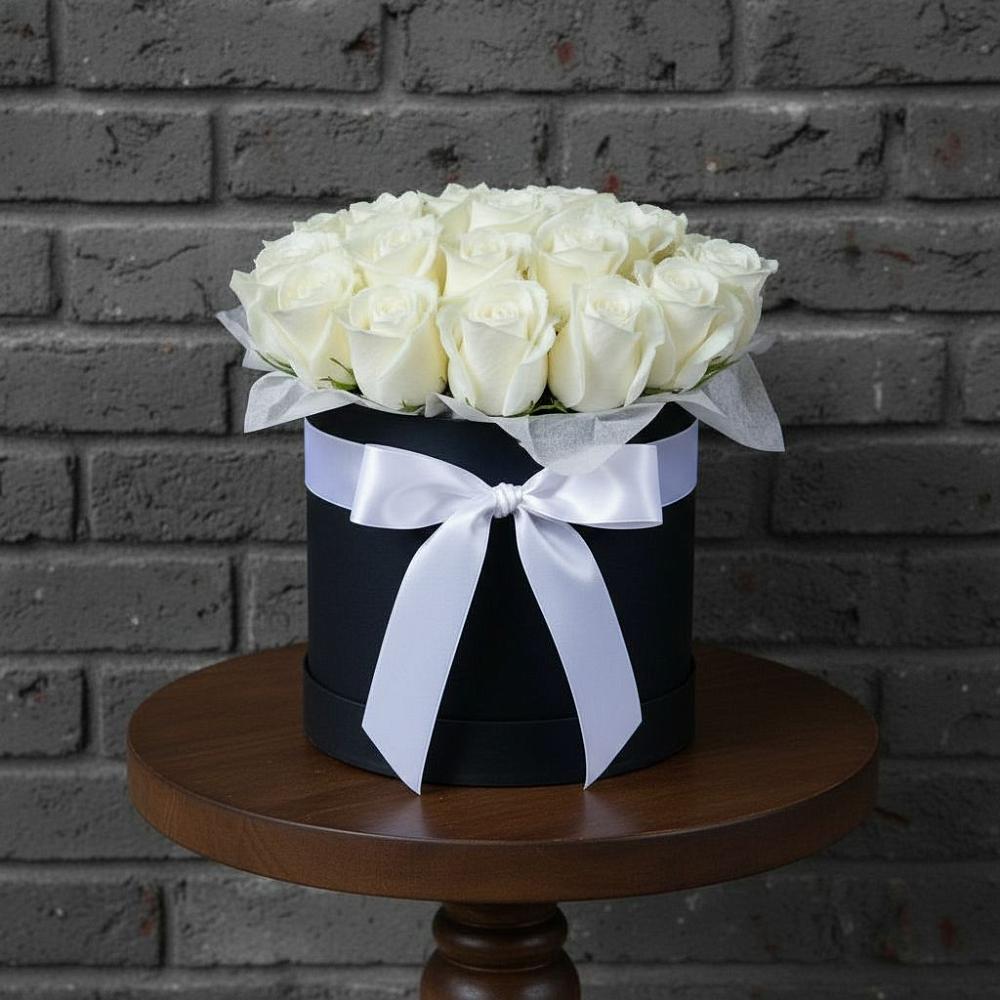 Цветочная композиция из Розы в шляпной коробке в Новоминской