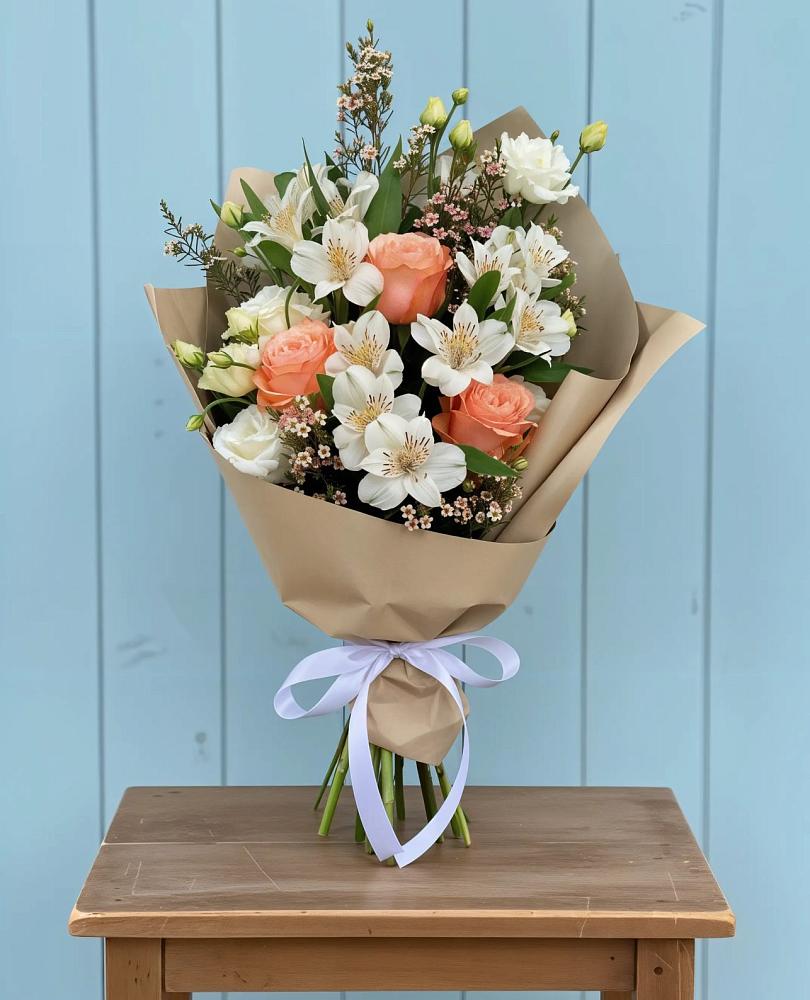 Букет цветов из: Альстромерии, Лизиантусы, Розы и Хризантемы в Новоминской