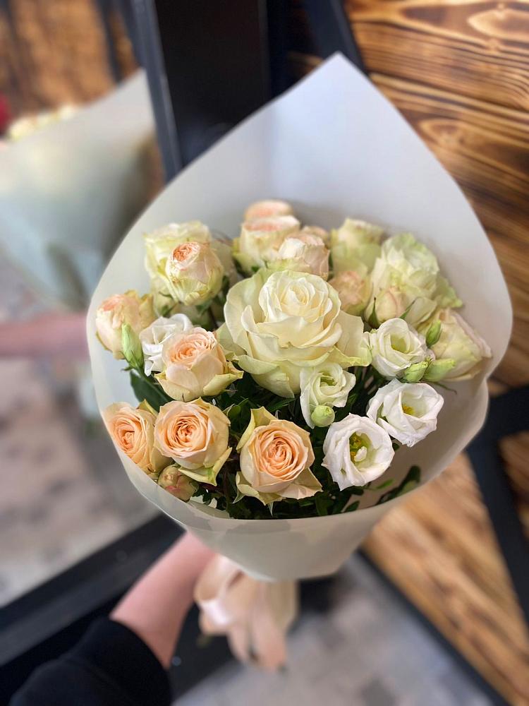 Букет цветов из: Розы и Лизиантусы в Новоминской